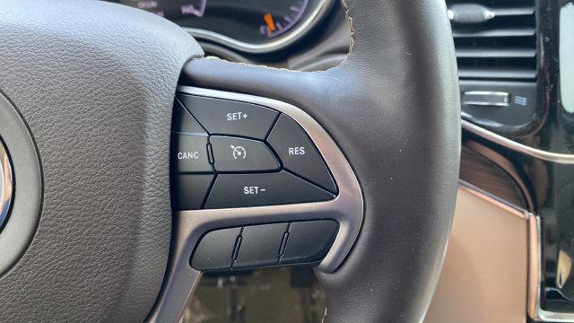 Used 2020 Jeep Grand Cherokee Overland AWD/4WD image 36