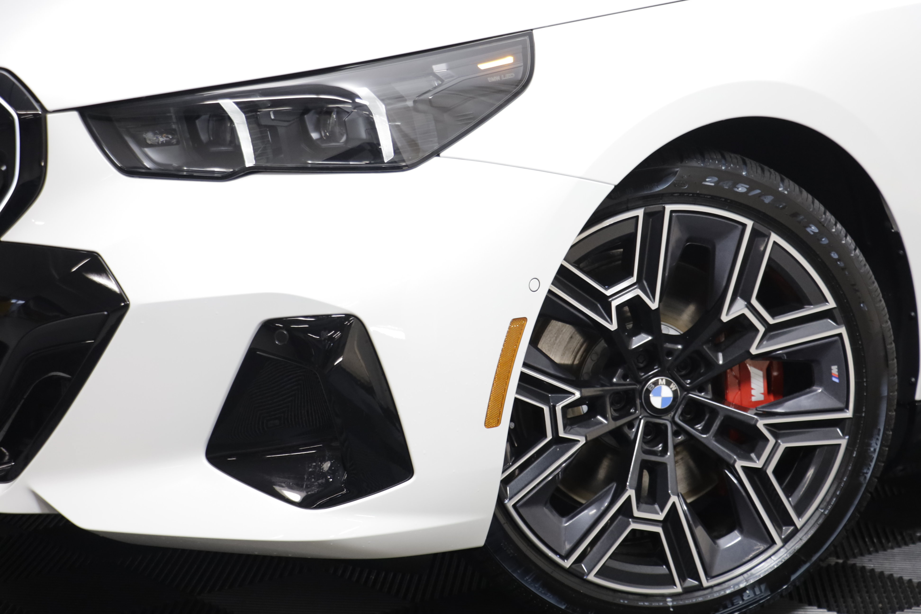 New 2026 BMW i5 M60 w/ Executive Package AWD/4WD image 4