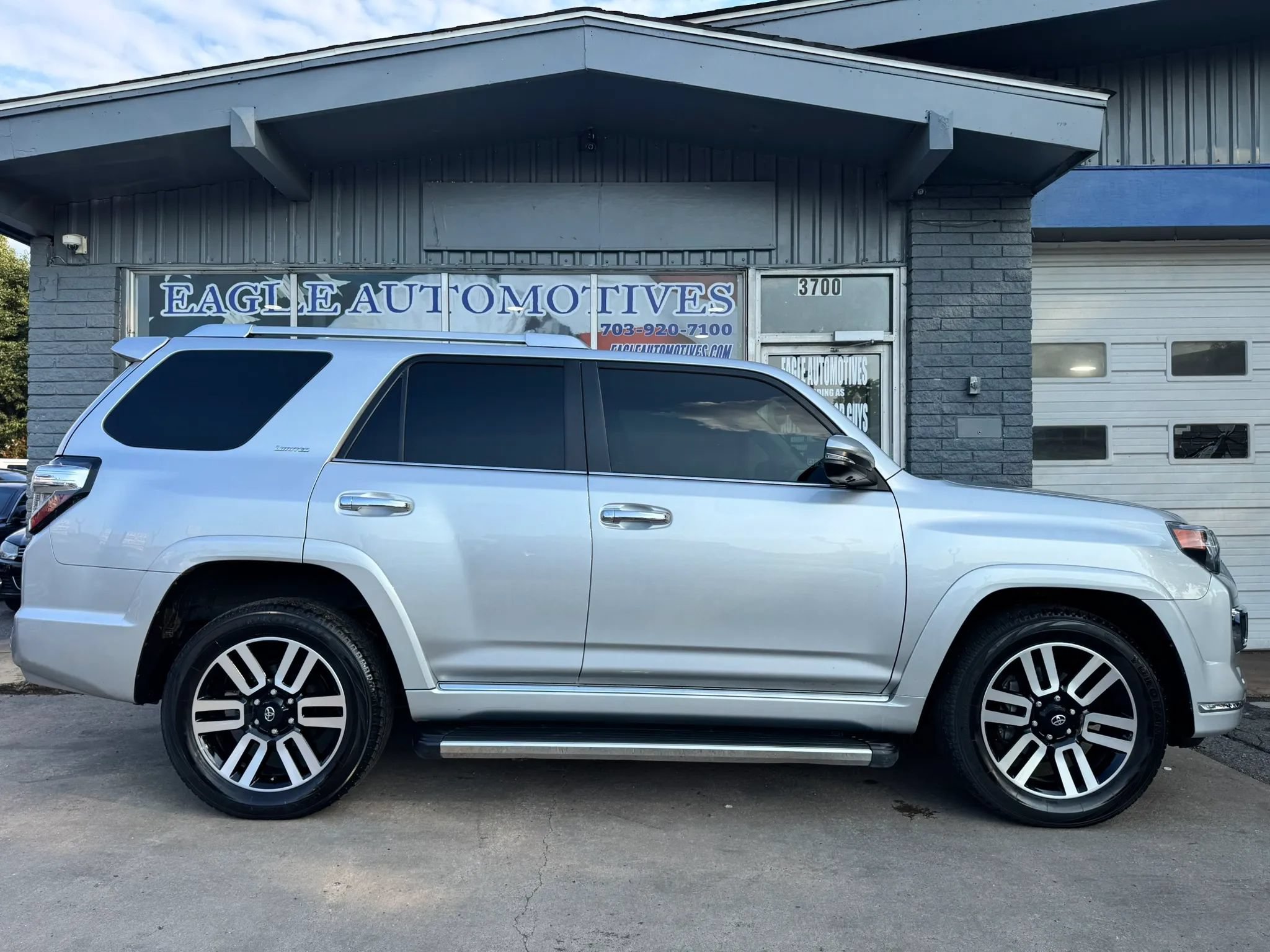 Used 2022 Toyota 4Runner Limited RWD image 2