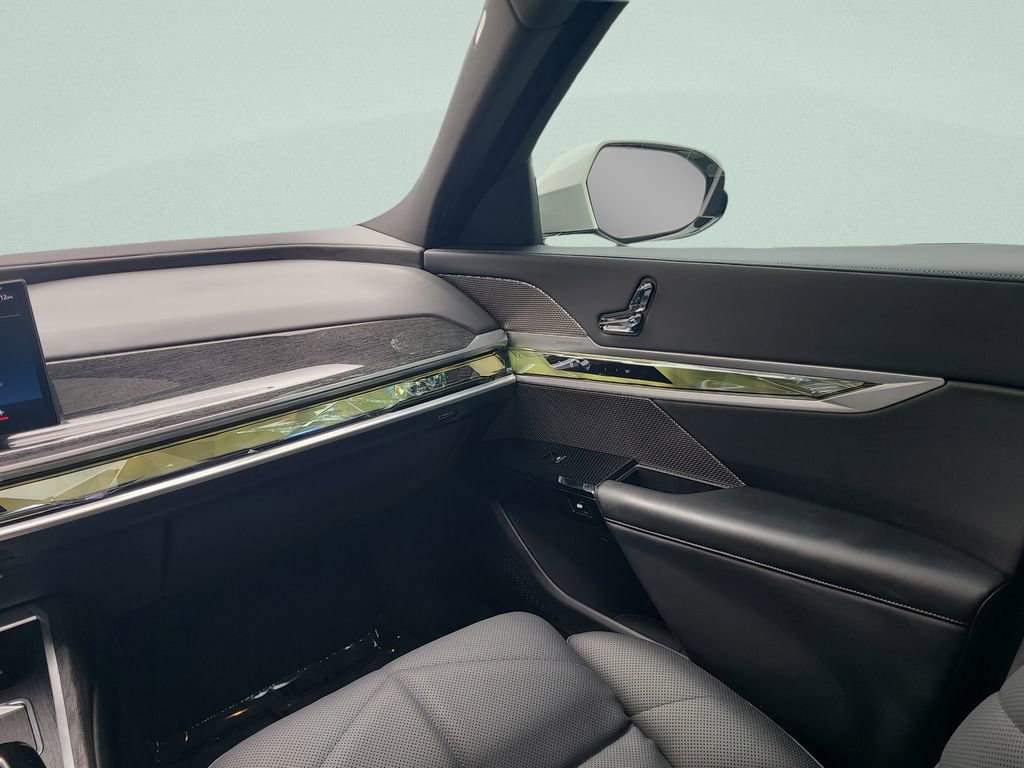 Used 2023 BMW 740i RWD image 13