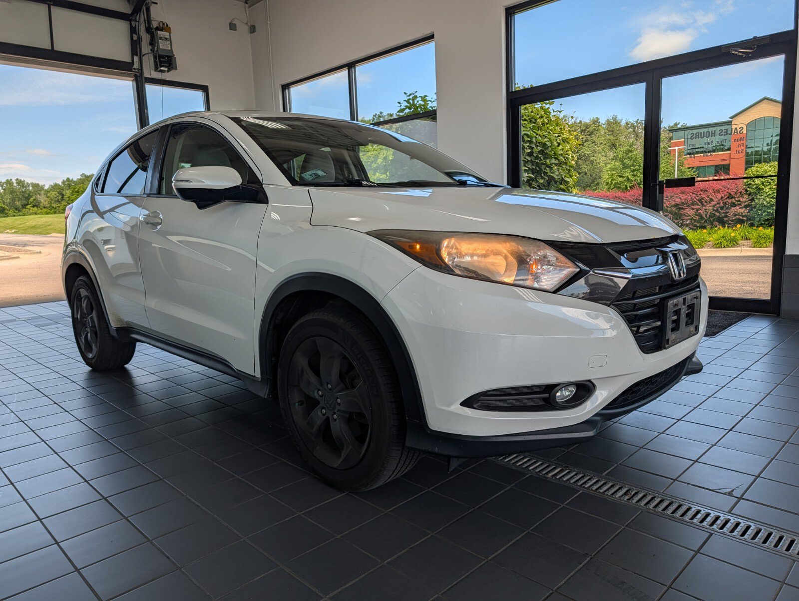 Used 2016 Honda HR-V EX image 1