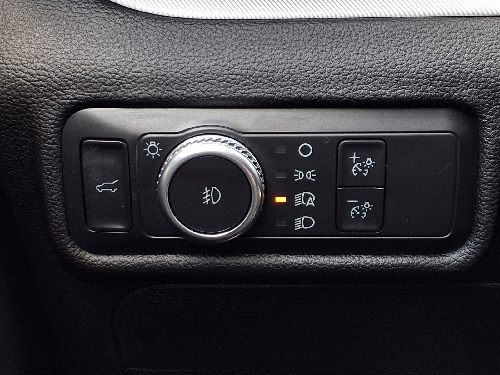 Used 2021 Ford Explorer XLT w/ Equipment Group 202A RWD image 22