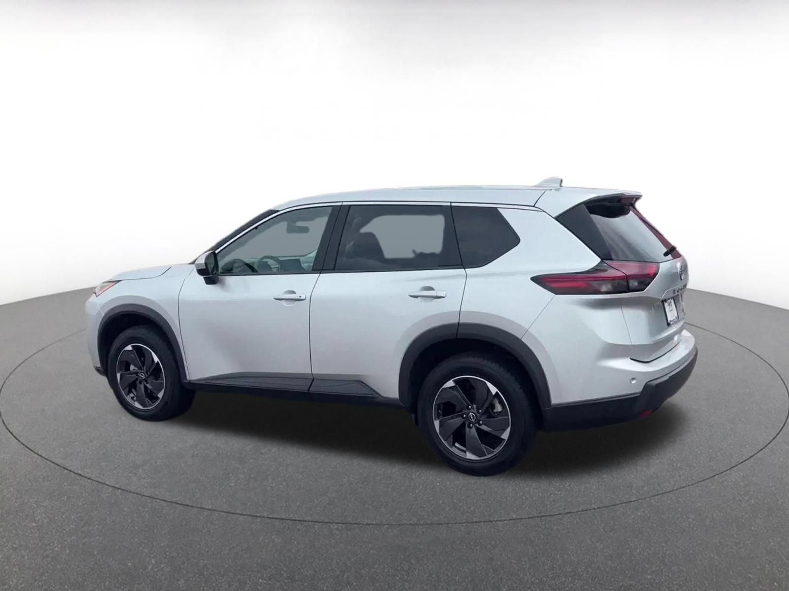 Used 2025 Nissan Rogue SV AWD/4WD image 8