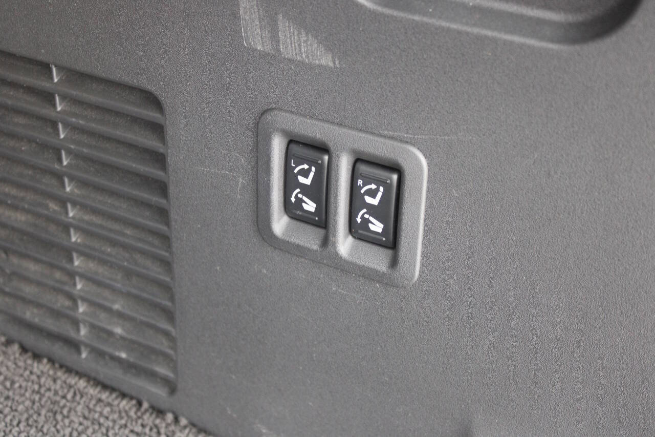 Used 2010 Nissan Armada SE image 28