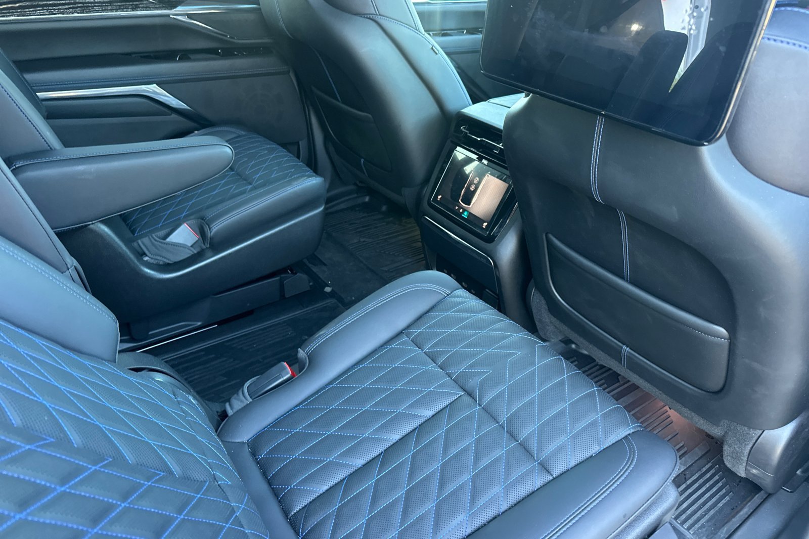 Certified 2025 Cadillac Escalade IQ Sport 1 w/ Smart Trailering package AWD/4WD image 18