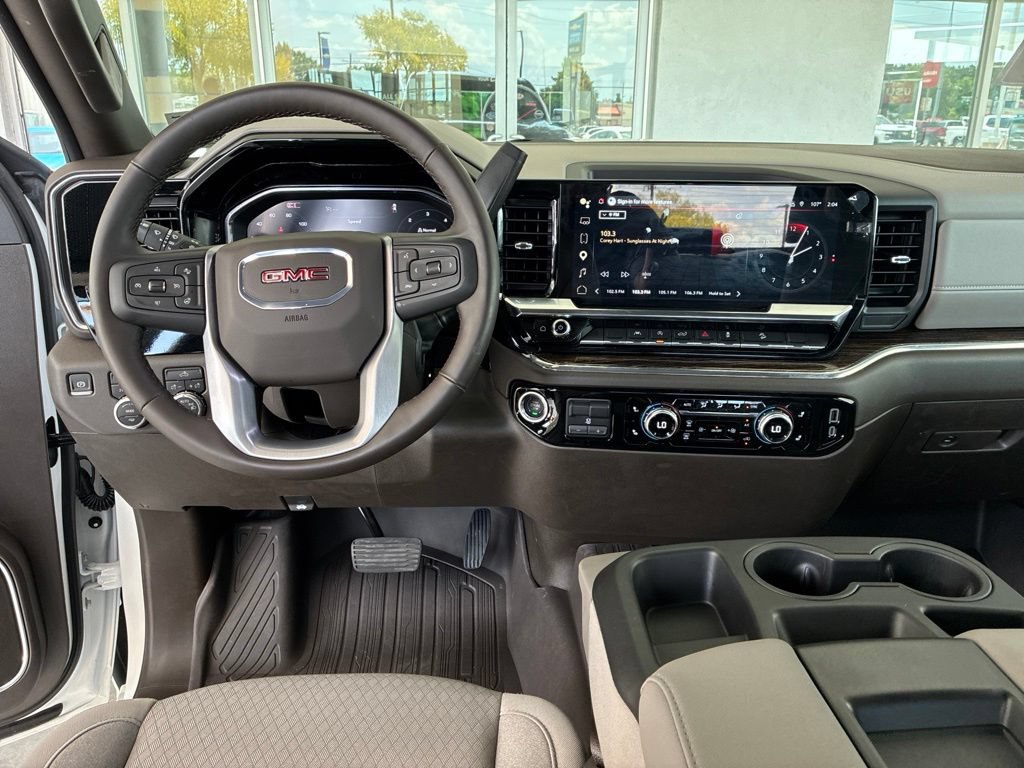 Used 2025 GMC Sierra 1500 SLE w/ X31 Off-Road Package AWD/4WD image 16