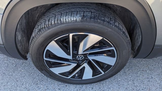 Used 2024 Volkswagen Atlas SE AWD/4WD image 16