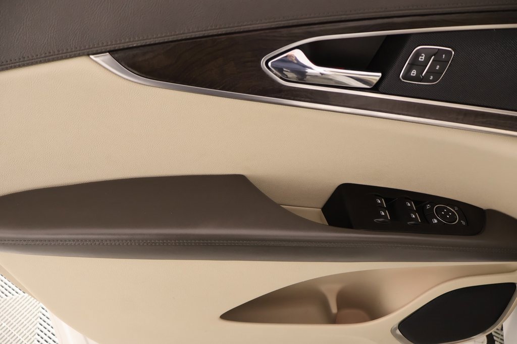 Used 2020 Lincoln Nautilus Reserve w/ Equipment Group 201A image 16