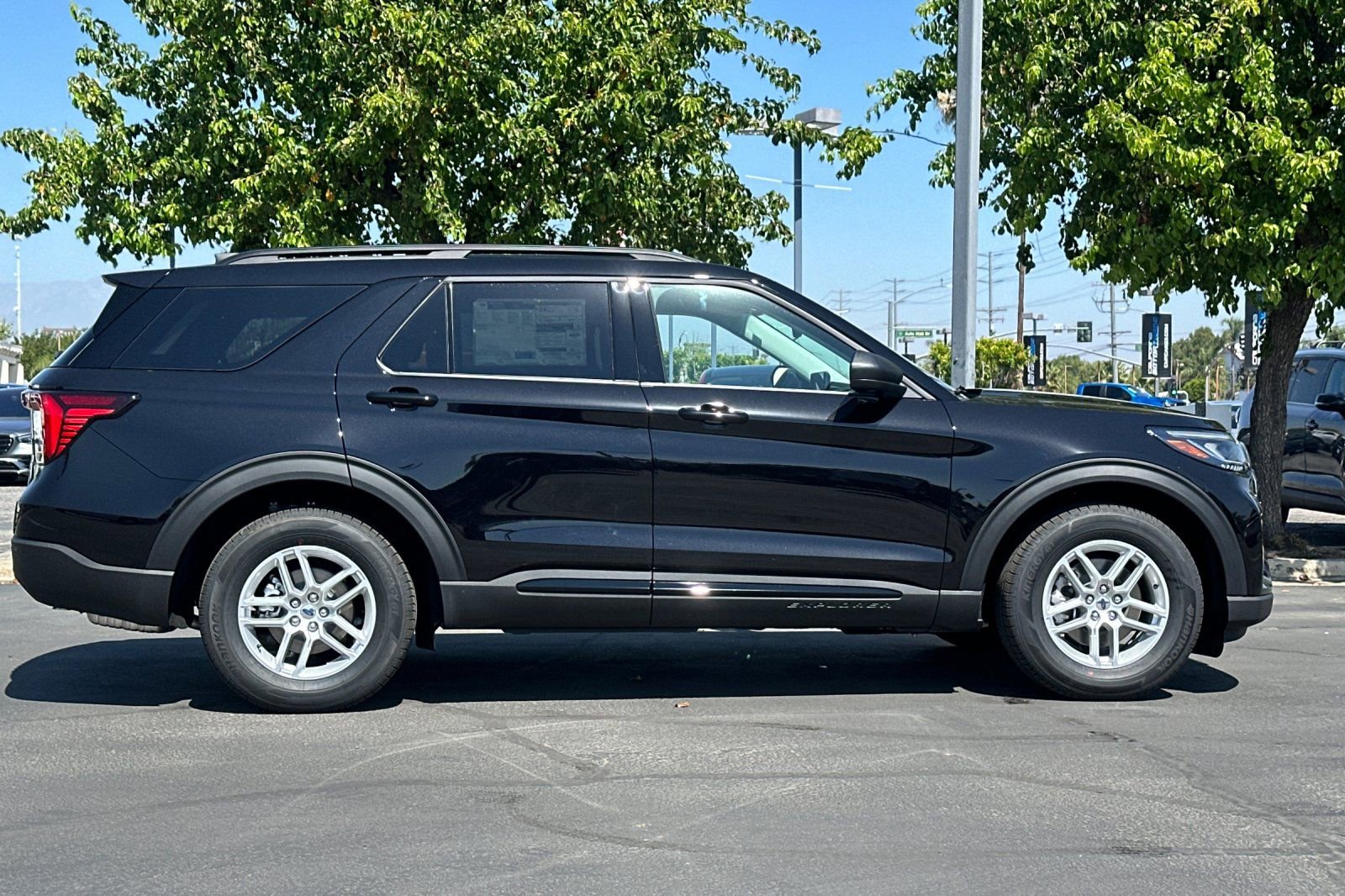 New 2026 Ford Explorer Active image 3