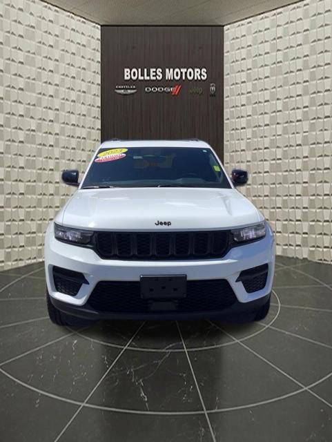 Certified 2023 Jeep Grand Cherokee Altitude AWD/4WD image 10