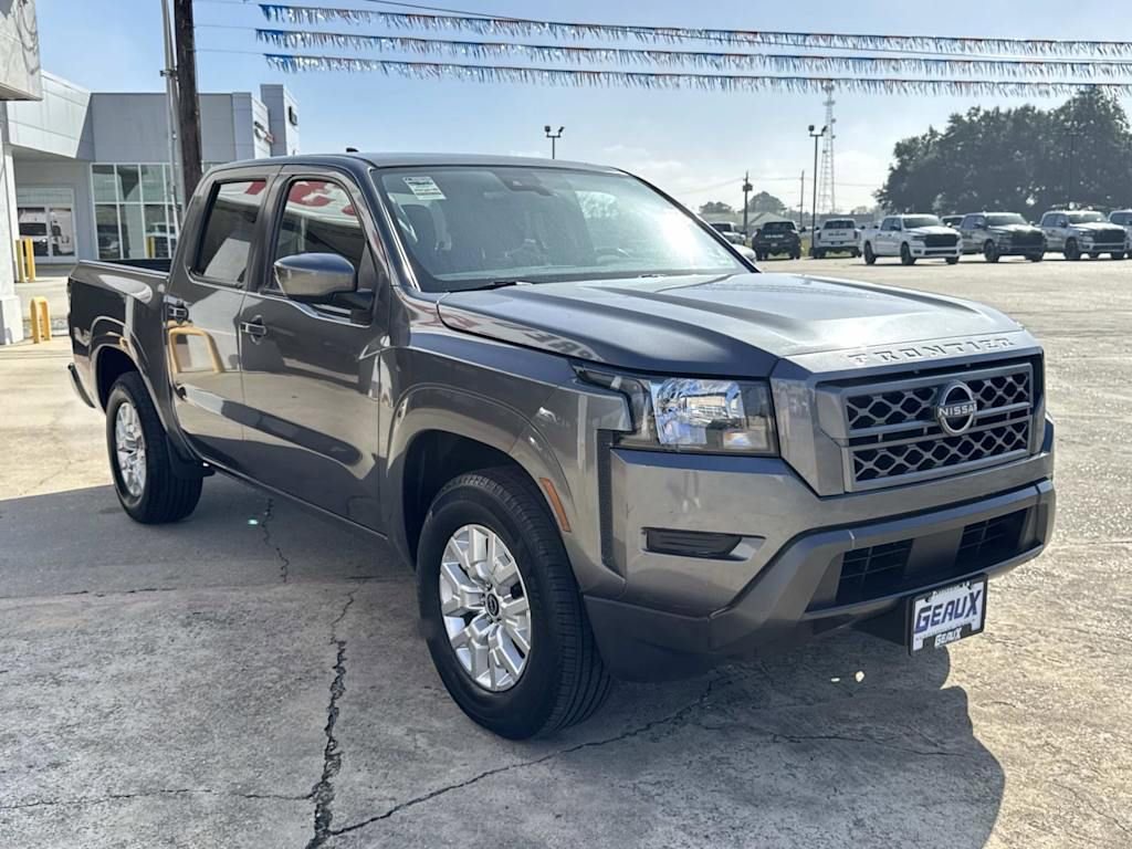 Used 2023 Nissan Frontier SV image 12