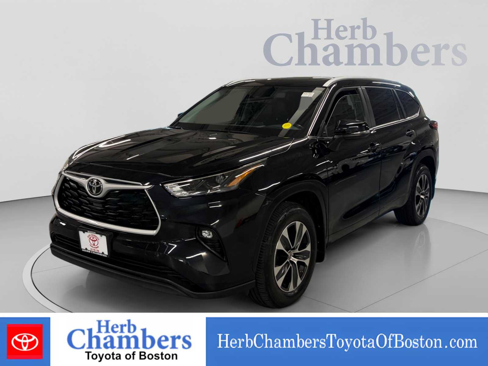 Used 2024 Toyota Highlander XLE AWD/4WD image 10