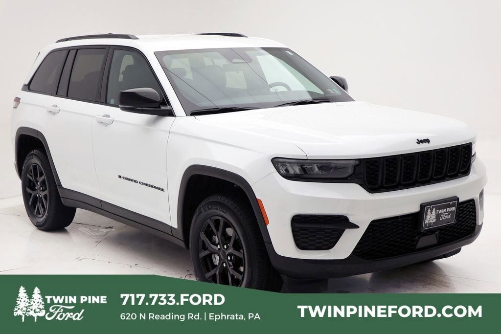 Used 2025 Jeep Grand Cherokee Altitude