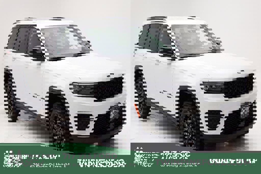 Used 2025 Jeep Grand Cherokee Altitude AWD/4WD image 1