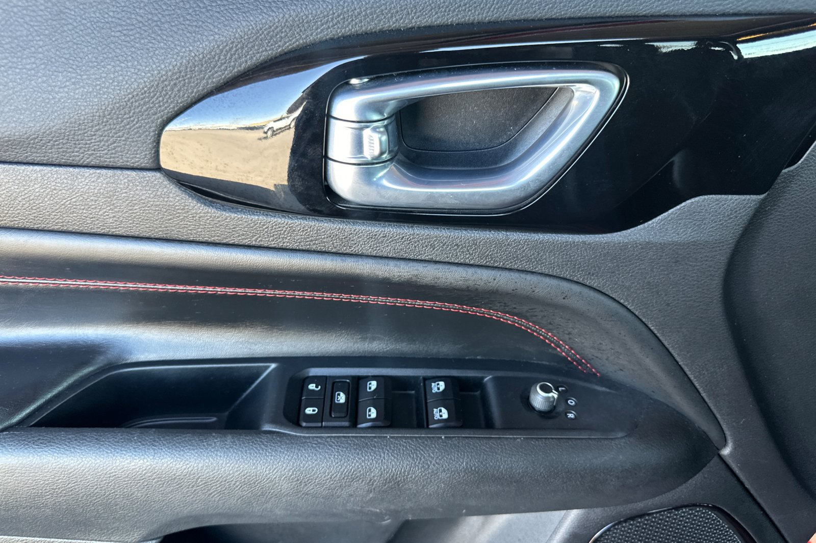 Used 2025 Jeep Compass Trailhawk AWD/4WD image 11