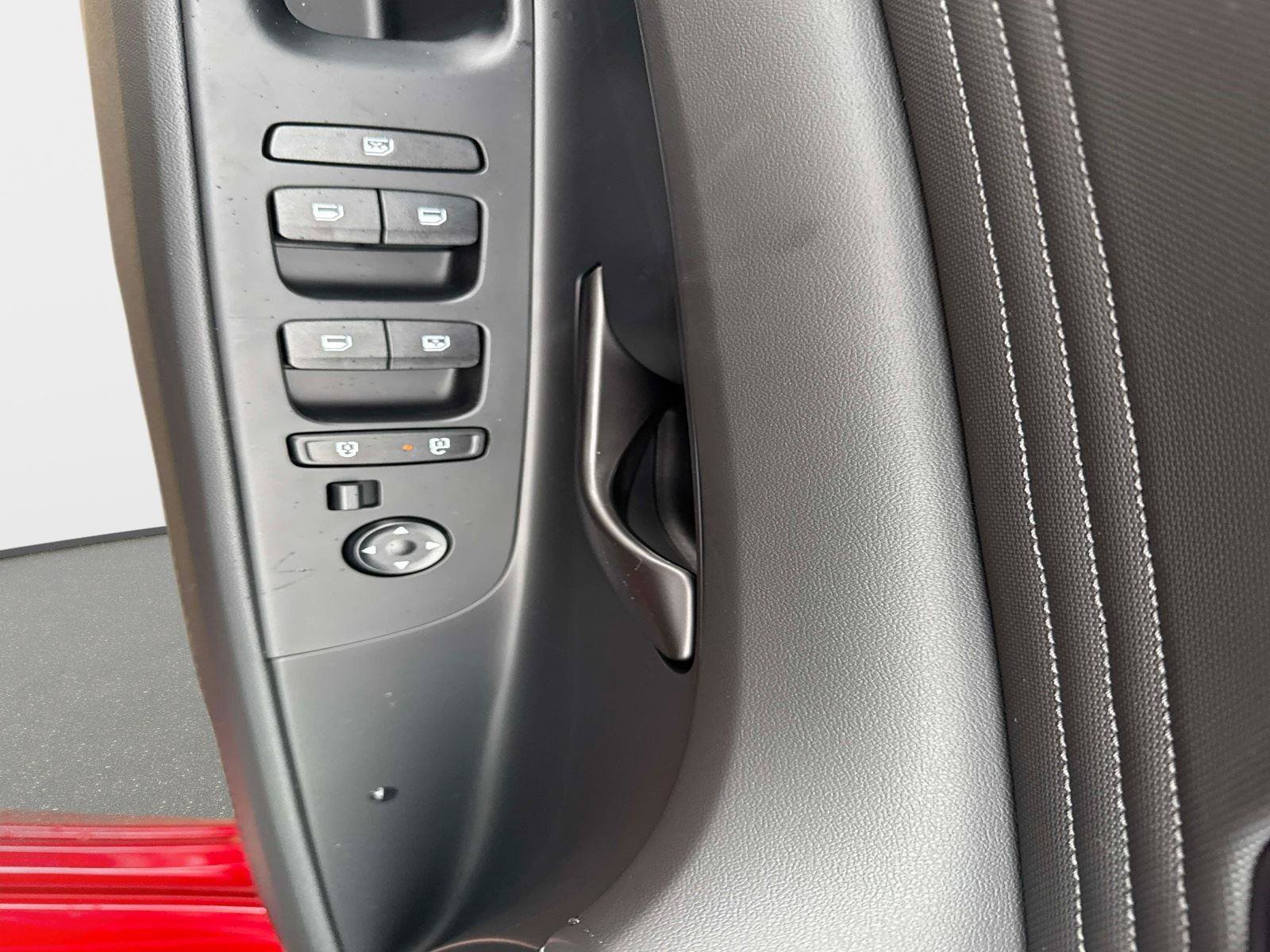 New 2025 Hyundai Elantra Sport FWD image 19