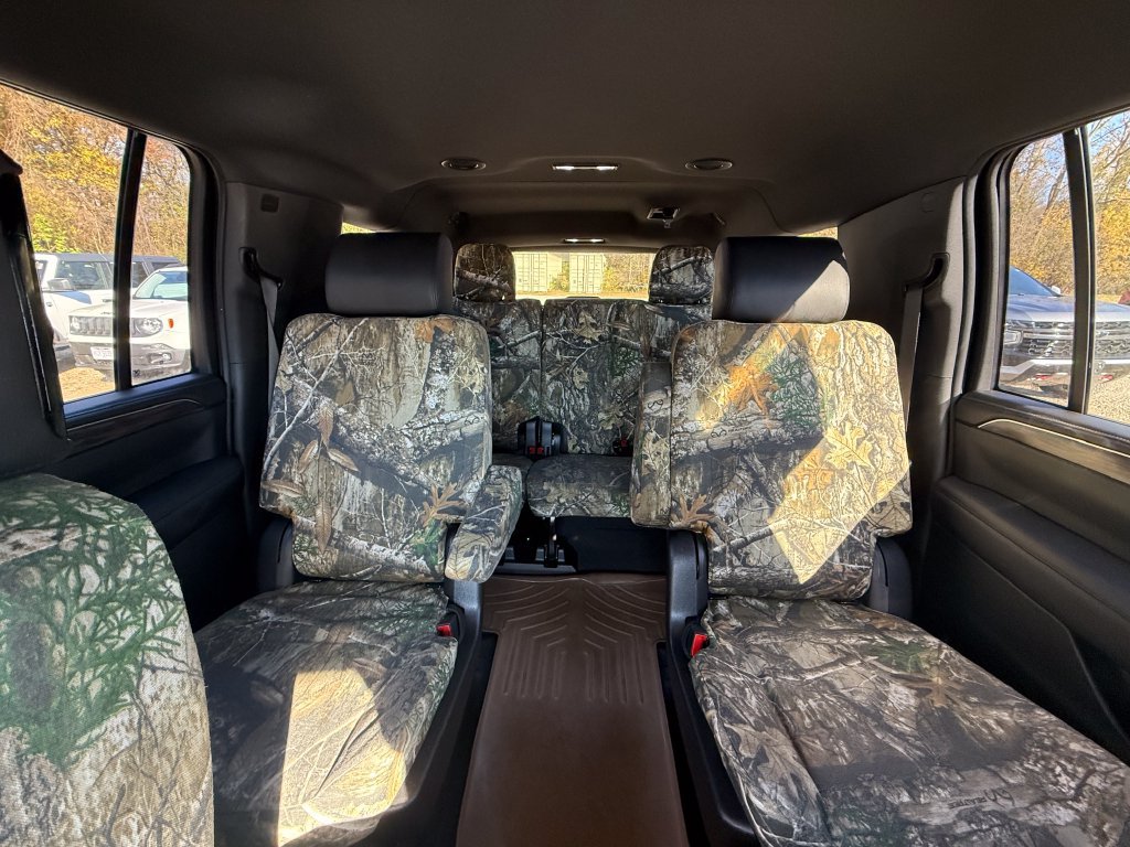 Used 2022 Chevrolet Suburban Z71 w/ Luxury Package AWD/4WD image 16