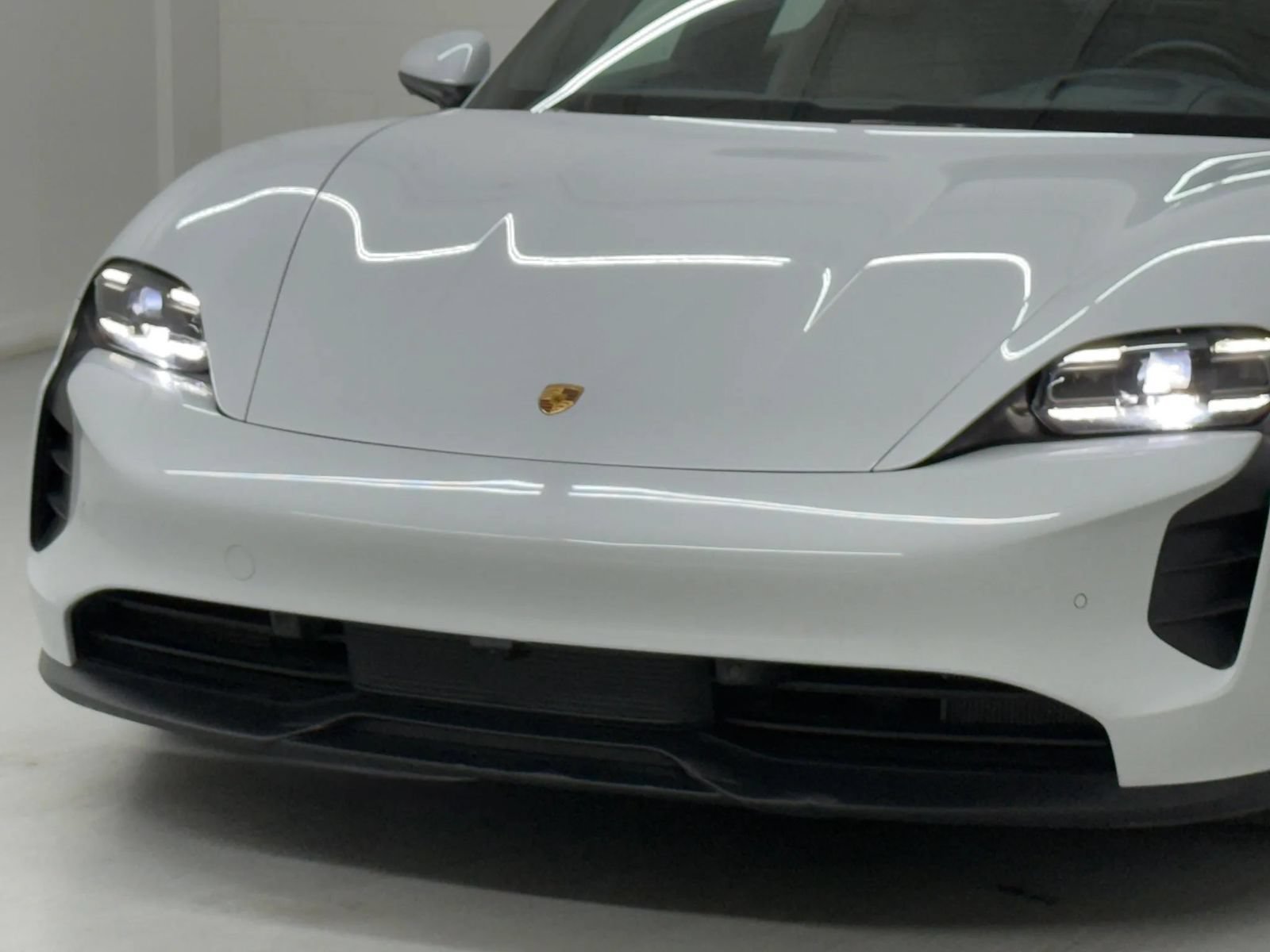 Used 2021 Porsche Taycan RWD image 40