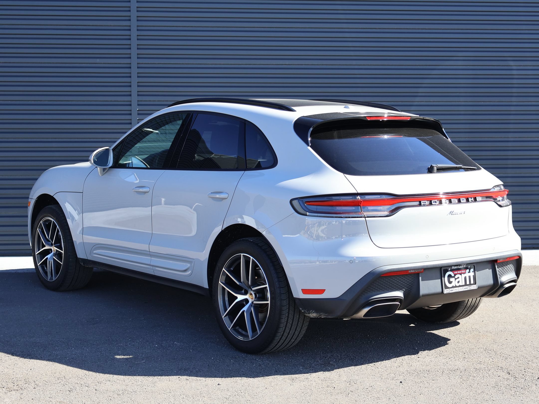 Certified 2024 Porsche Macan AWD/4WD image 3