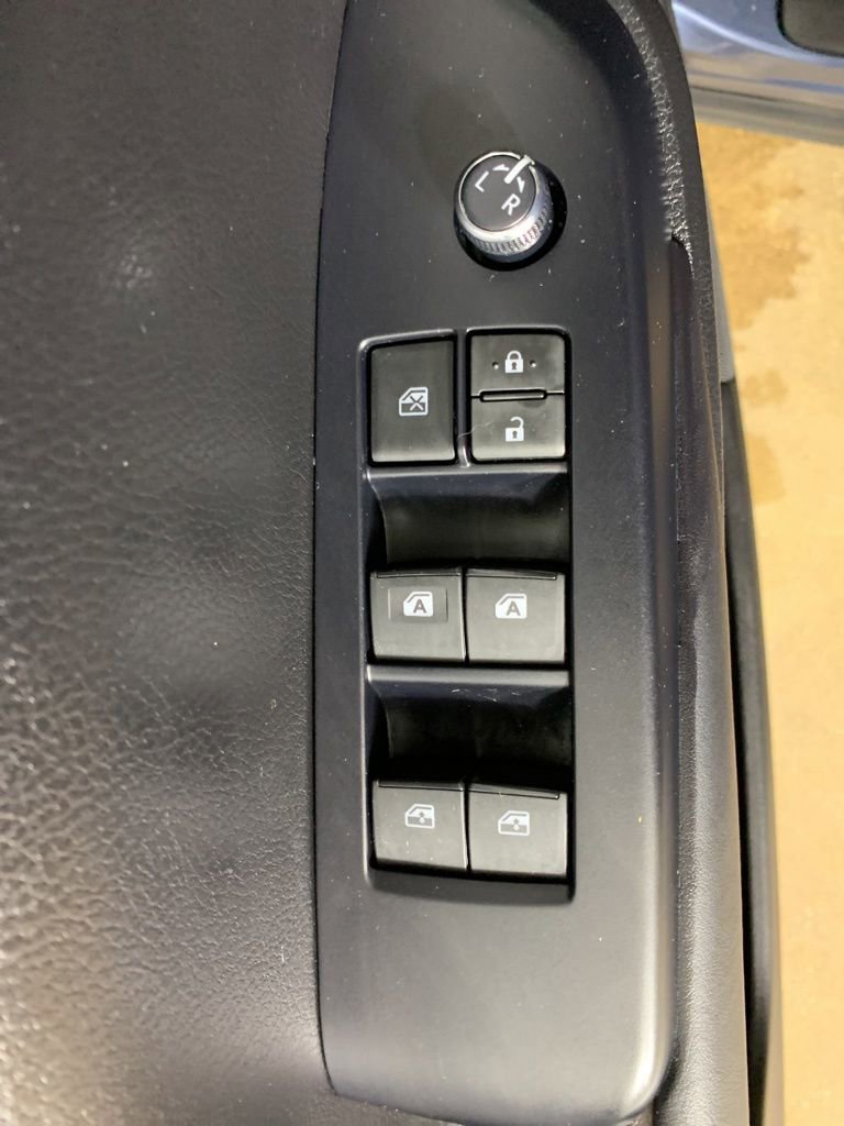 Used 2019 Toyota Highlander XLE AWD/4WD image 18