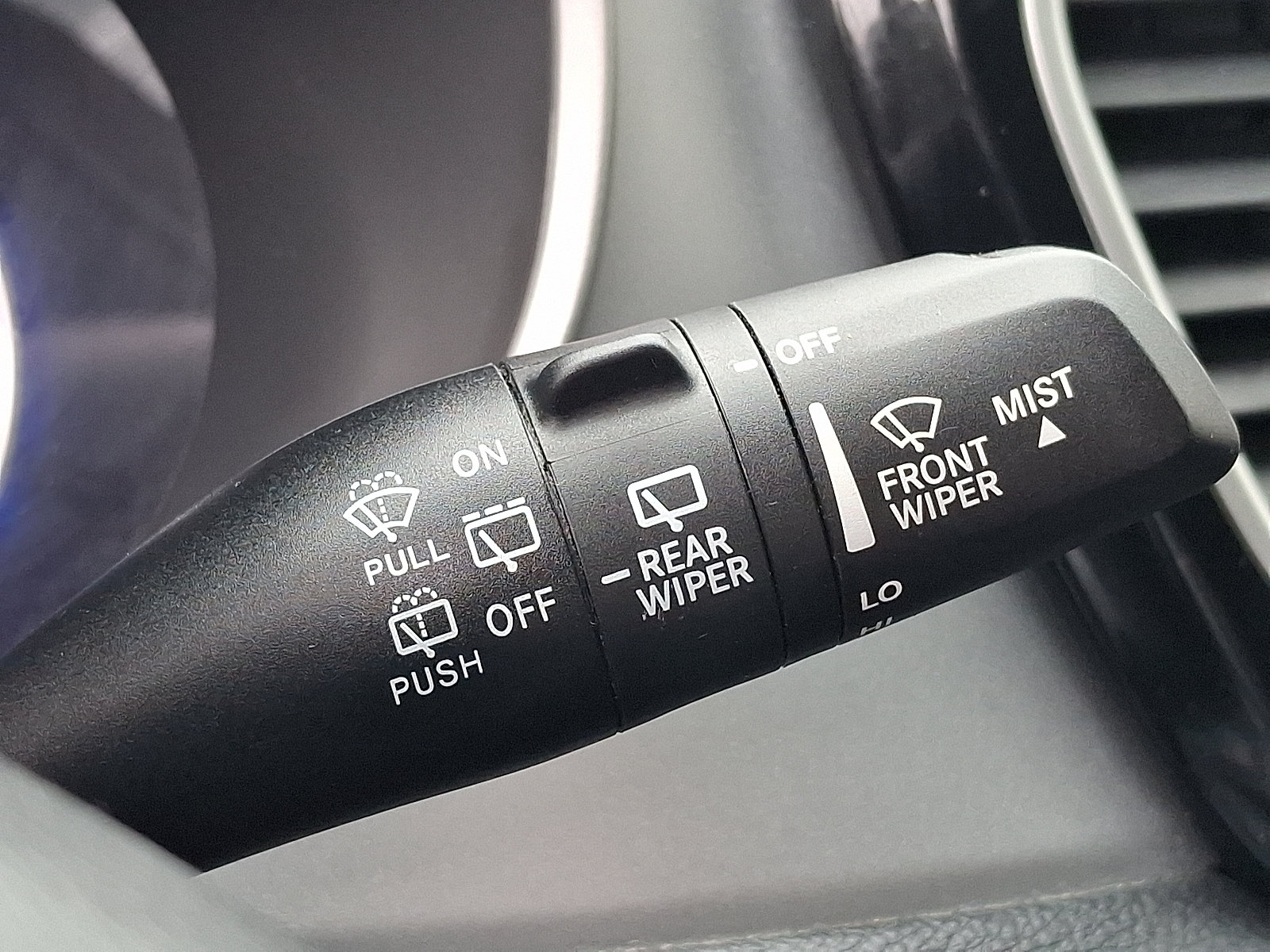Used 2024 Chrysler Pacifica Limited FWD image 27