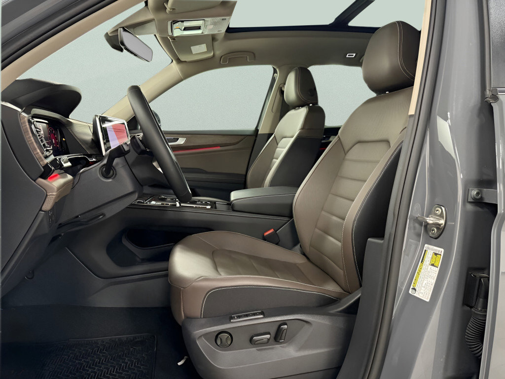 New 2025 Volkswagen Atlas SEL image 18