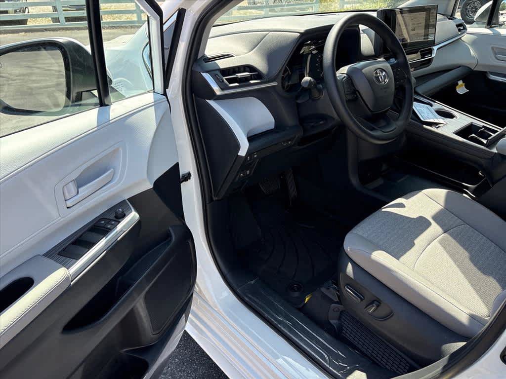 New 2026 Toyota Sienna LE FWD image 19