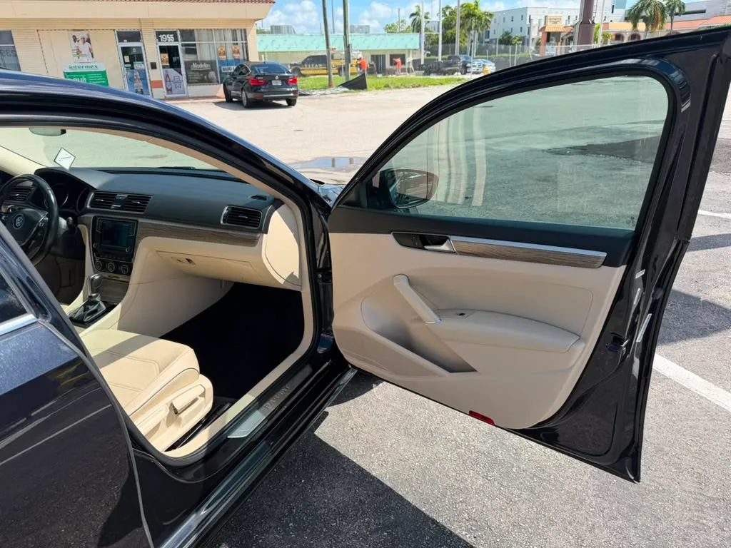 Used 2018 Volkswagen Passat 2.0T SE FWD image 17