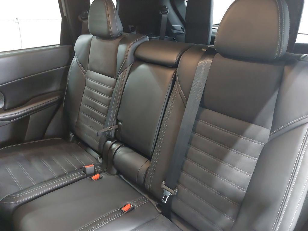 Used 2024 Mitsubishi Outlander SE image 14