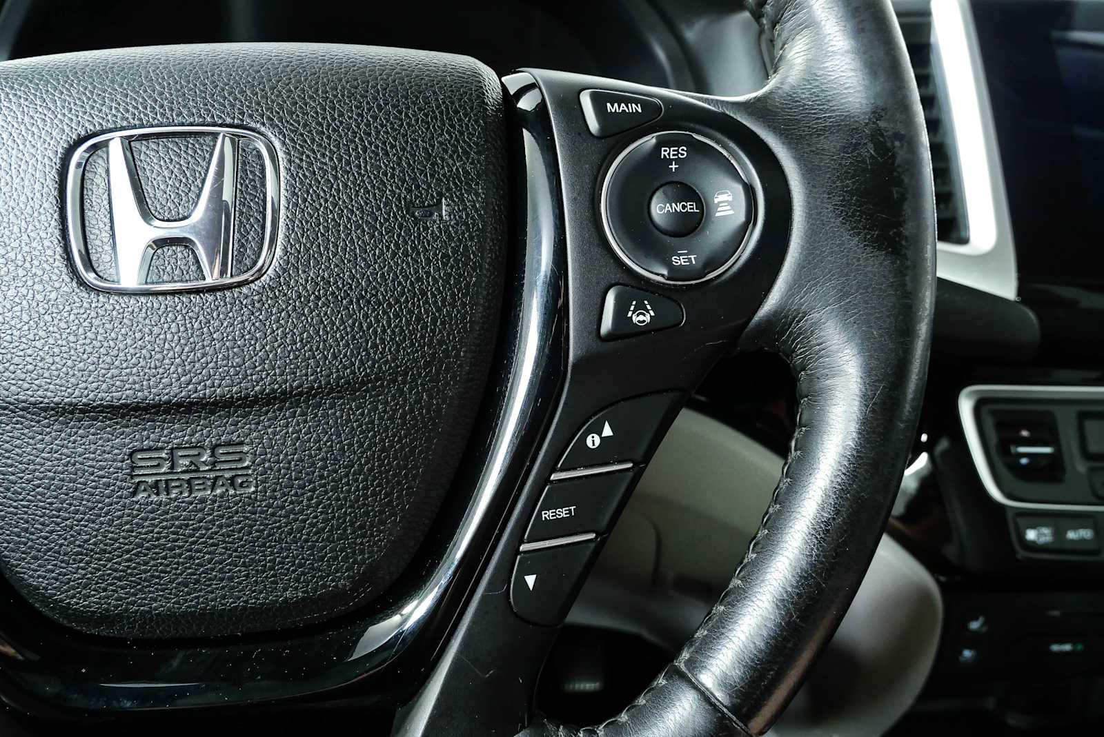 Used 2016 Honda Pilot Elite image 11