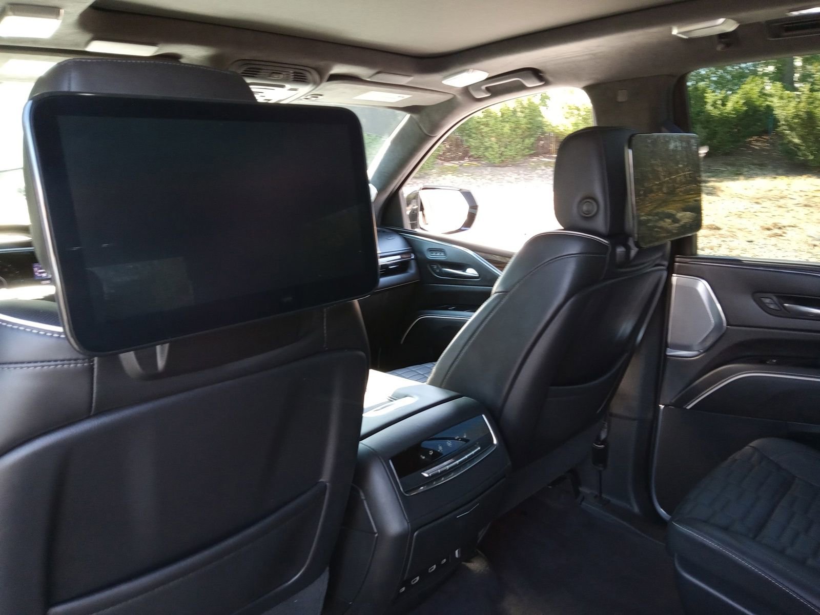 Used 2023 Cadillac Escalade Sport Platinum w/ LPO, ONYX Package image 24