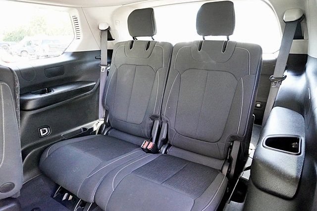 Used 2023 Jeep Grand Cherokee L Laredo RWD image 18