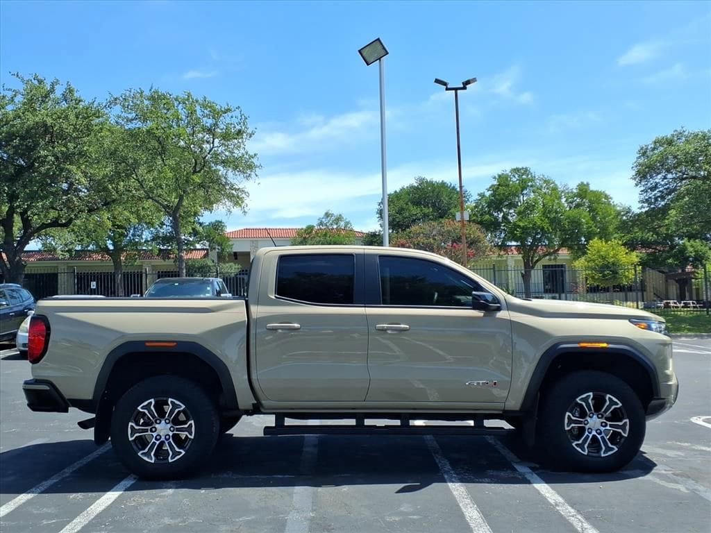 Used 2023 GMC Canyon AT4 w/ AT4 Premium Package AWD/4WD image 4