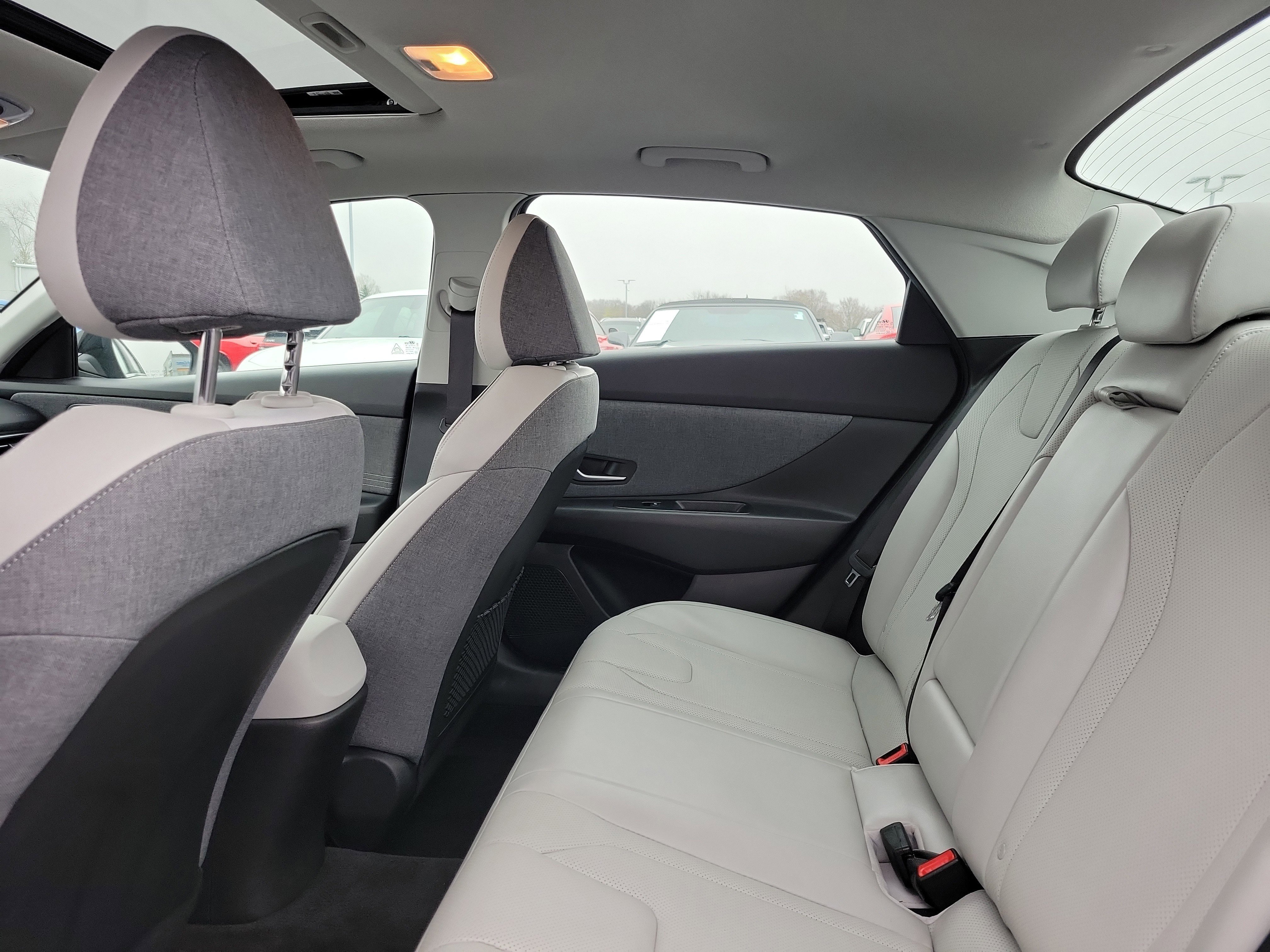 Used 2023 Hyundai Elantra Limited w/ Cargo Package image 11