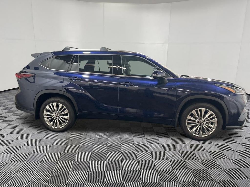 Used 2025 Toyota Highlander Platinum AWD/4WD image 8