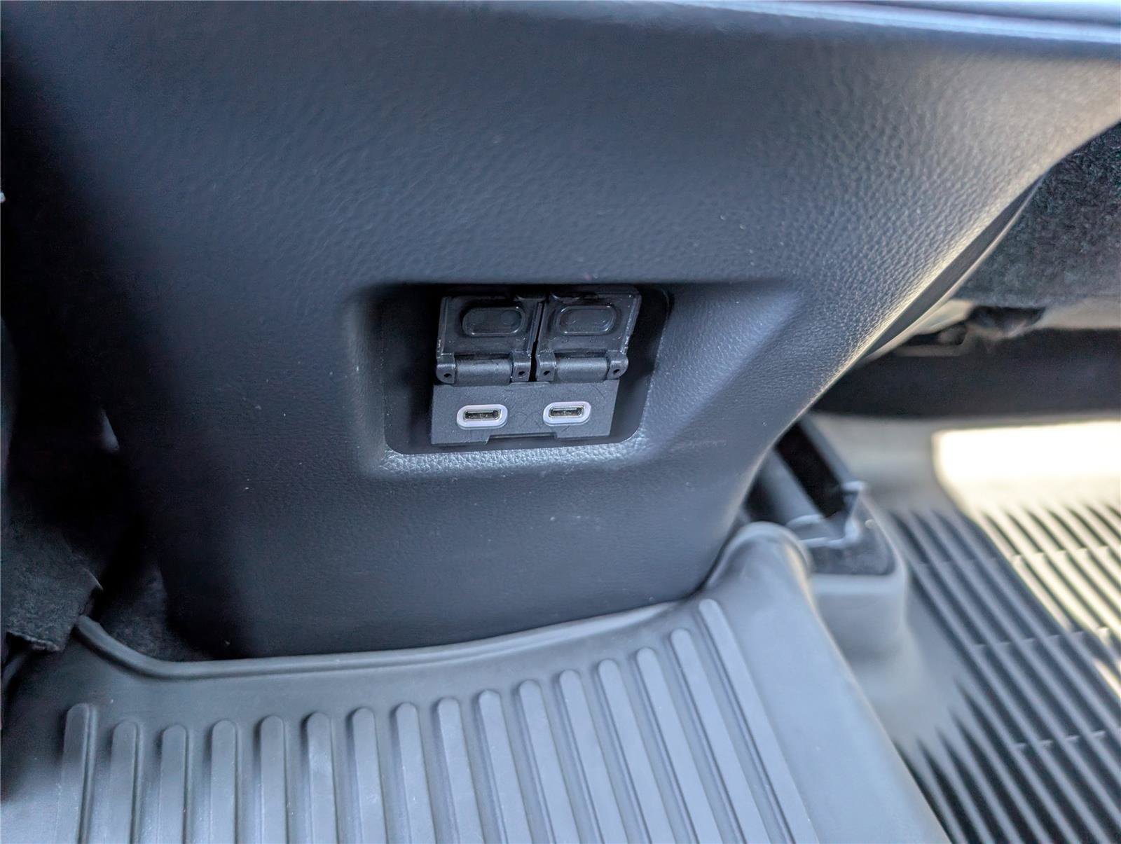 Used 2024 Toyota RAV4 SE w/ Weather & Moonroof Package AWD/4WD image 17