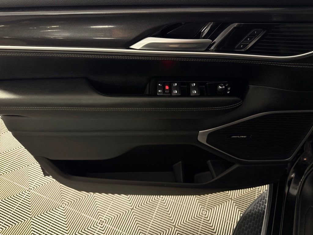 Used 2024 Jeep Wagoneer 4WD w/ Premium Group I image 24