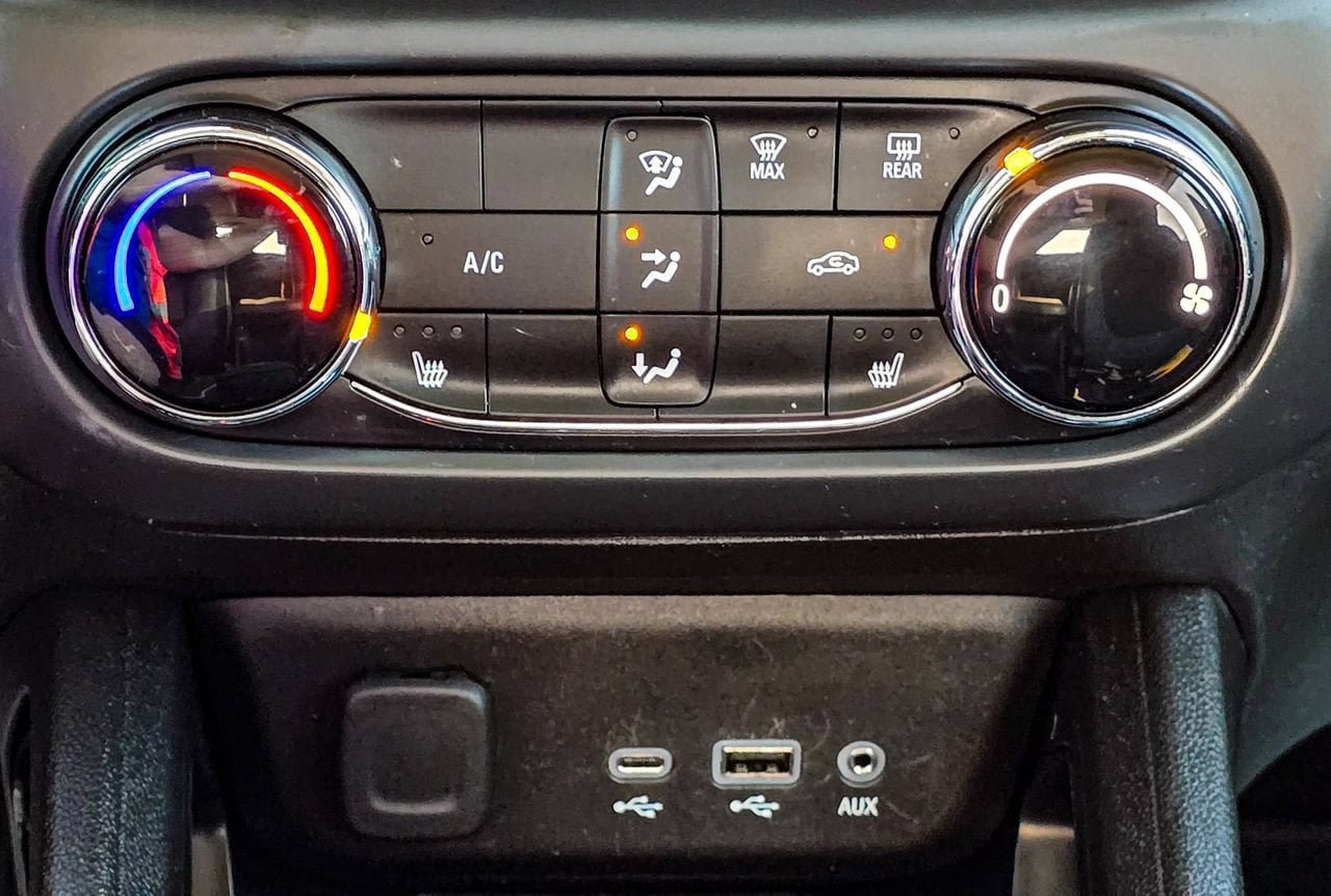 Used 2023 Chevrolet TrailBlazer LT FWD image 17