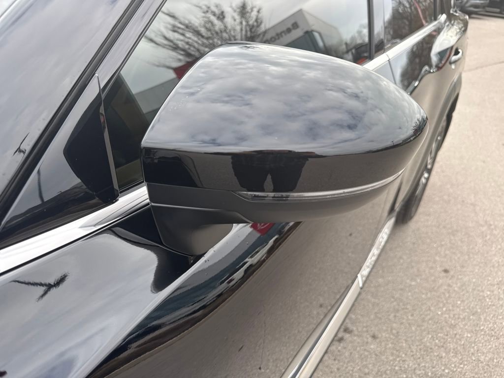 Certified 2025 Nissan Pathfinder Platinum image 39