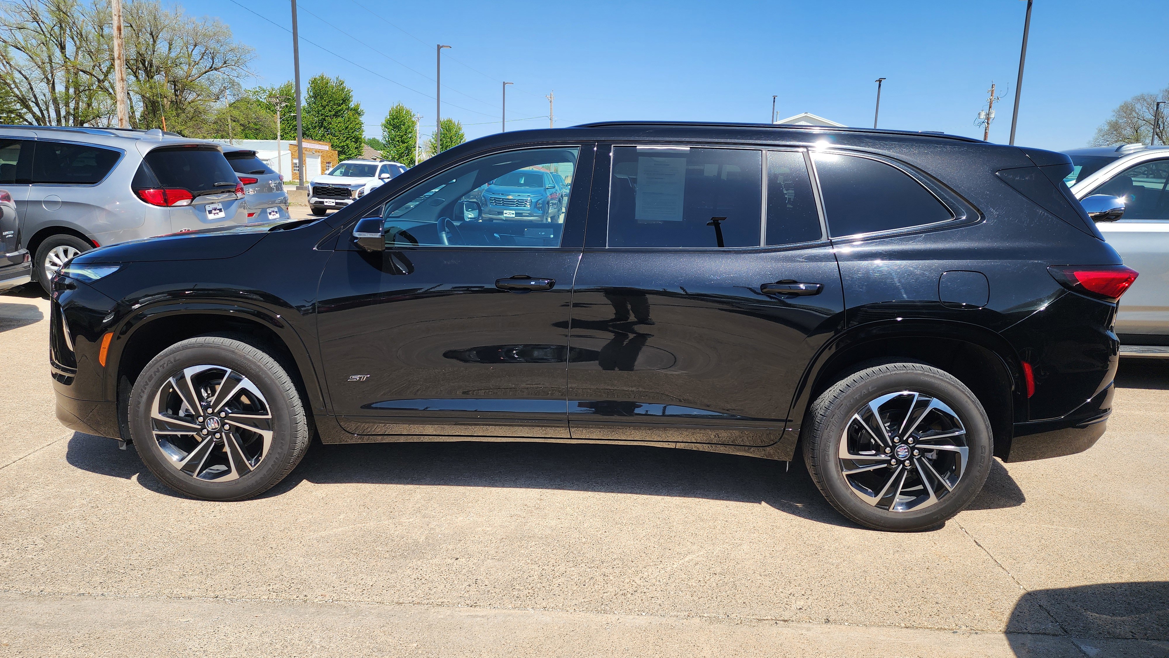 Used 2025 Buick Enclave Sport Touring AWD/4WD image 10