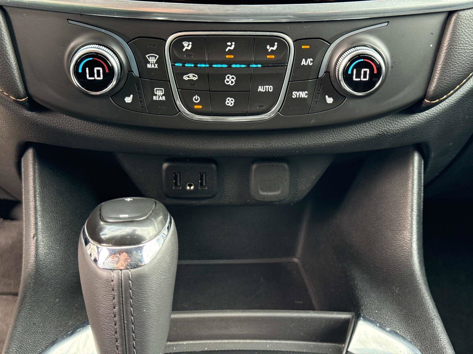 Used 2020 Chevrolet Traverse LT image 29