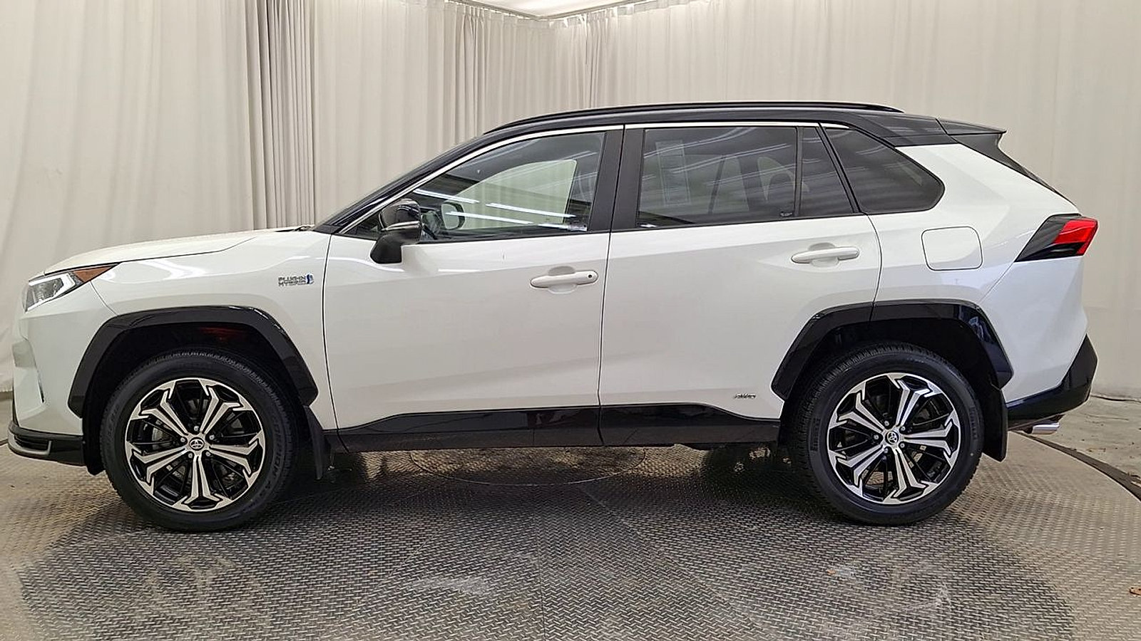 Certified 2021 Toyota RAV4 XSE w/ Weather Package AWD/4WD image 8