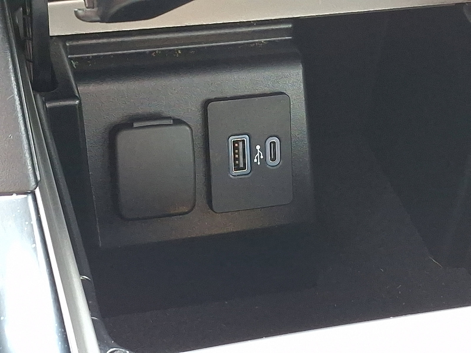 Used 2021 Ford Explorer XLT w/ Equipment Group 202A image 26