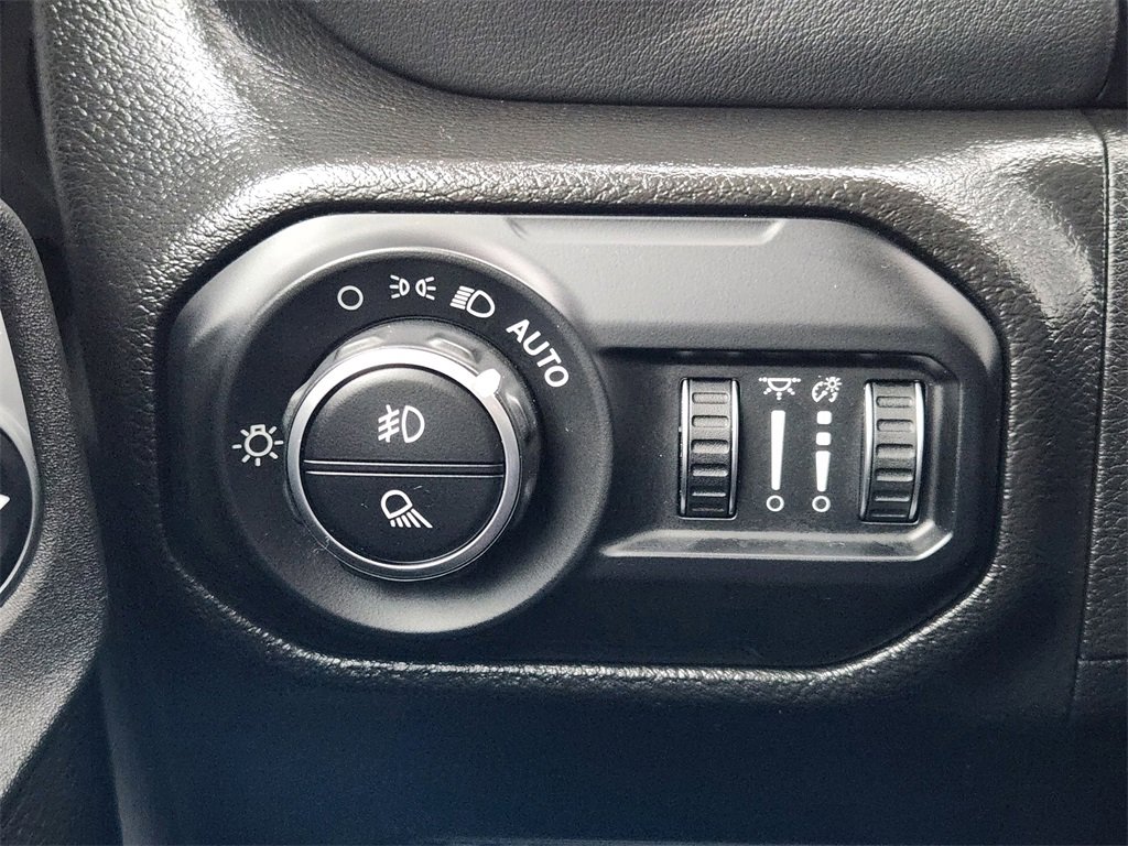 Used 2022 Jeep Gladiator Overland image 18