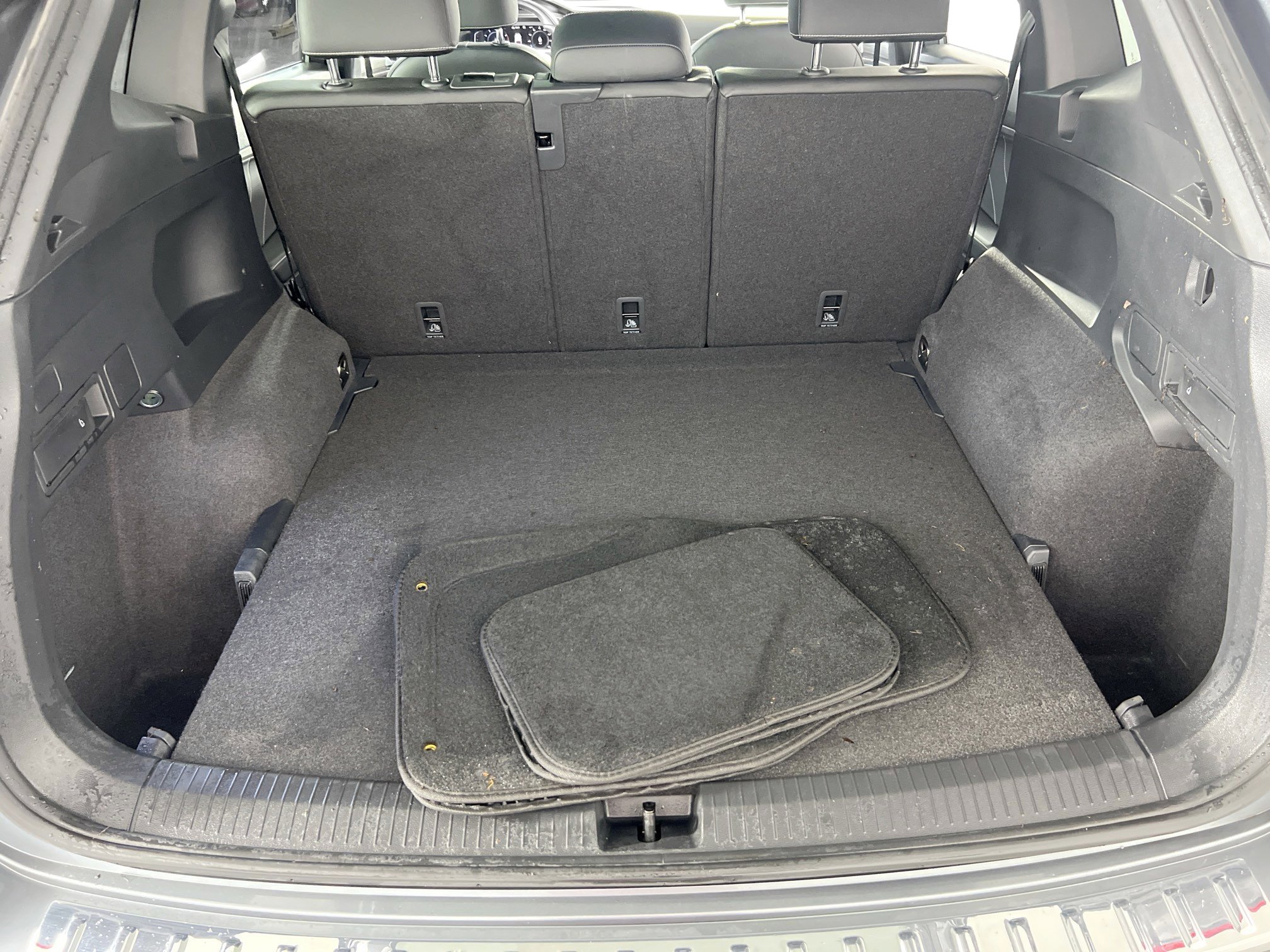 Used 2022 Volkswagen Tiguan SEL R-Line AWD/4WD image 27