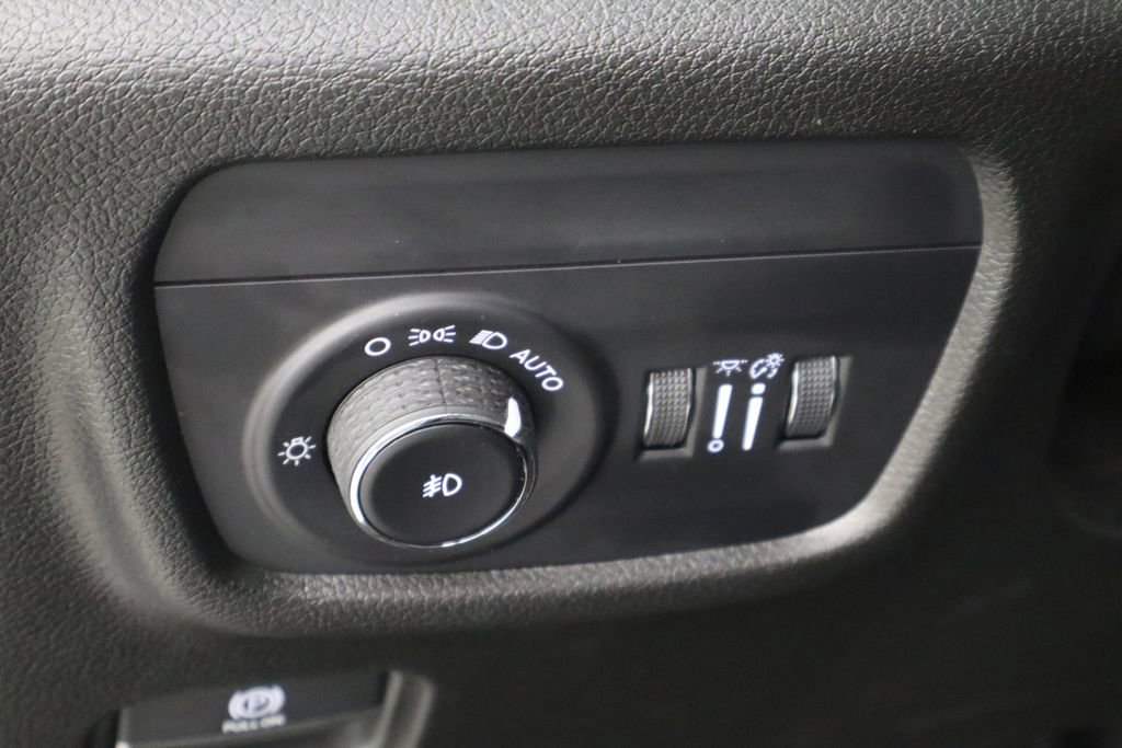 Used 2023 Jeep Grand Cherokee Limited AWD/4WD image 22