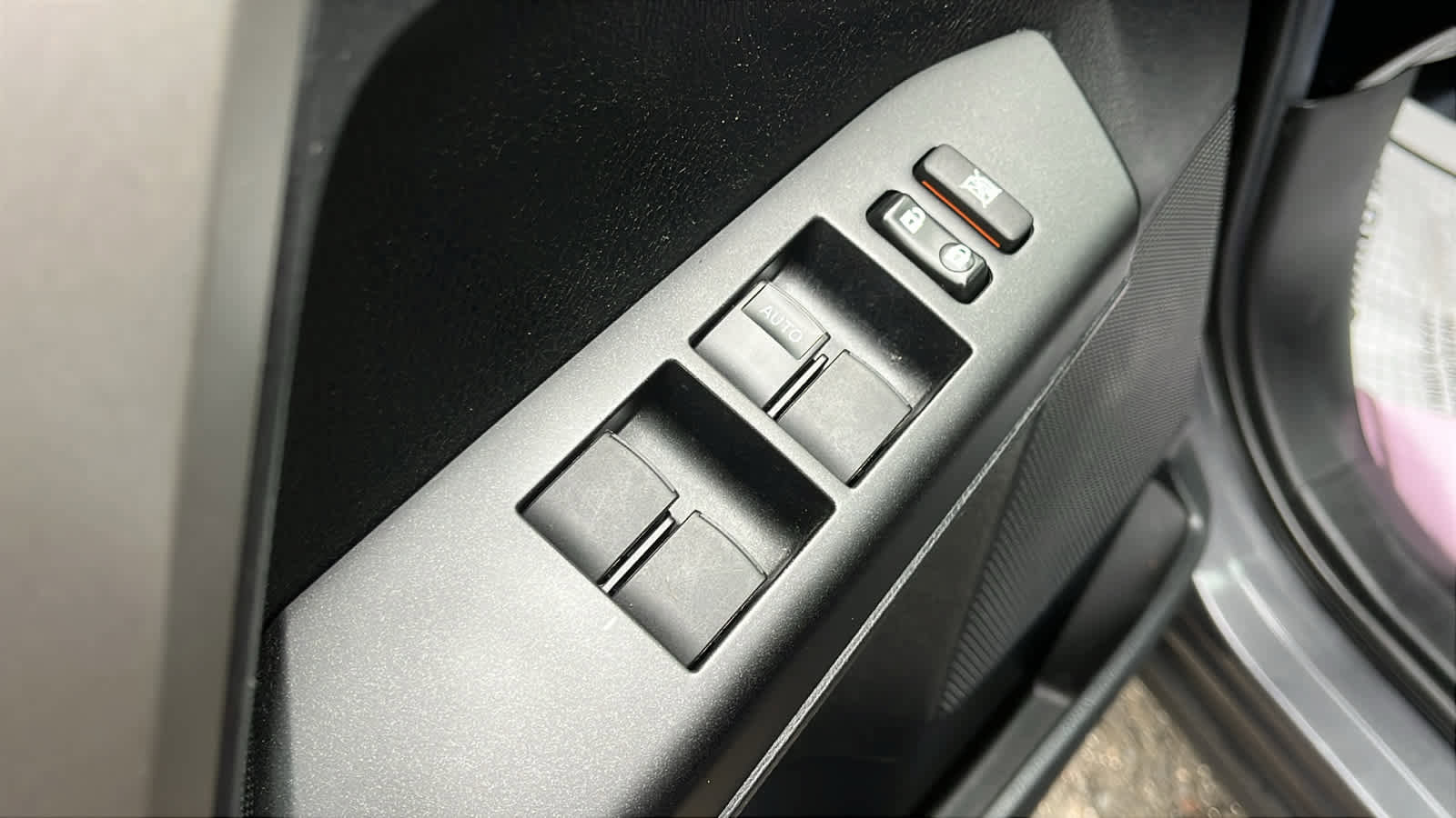 Used 2017 Toyota RAV4 LE image 22