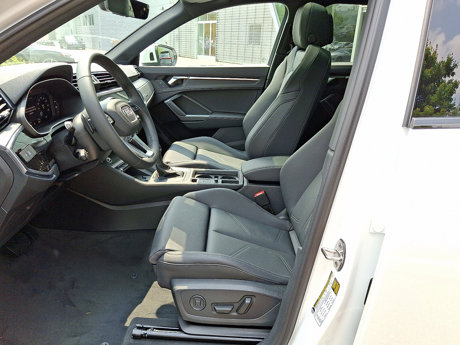 New 2025 Audi Q3 2.0T Premium image 9