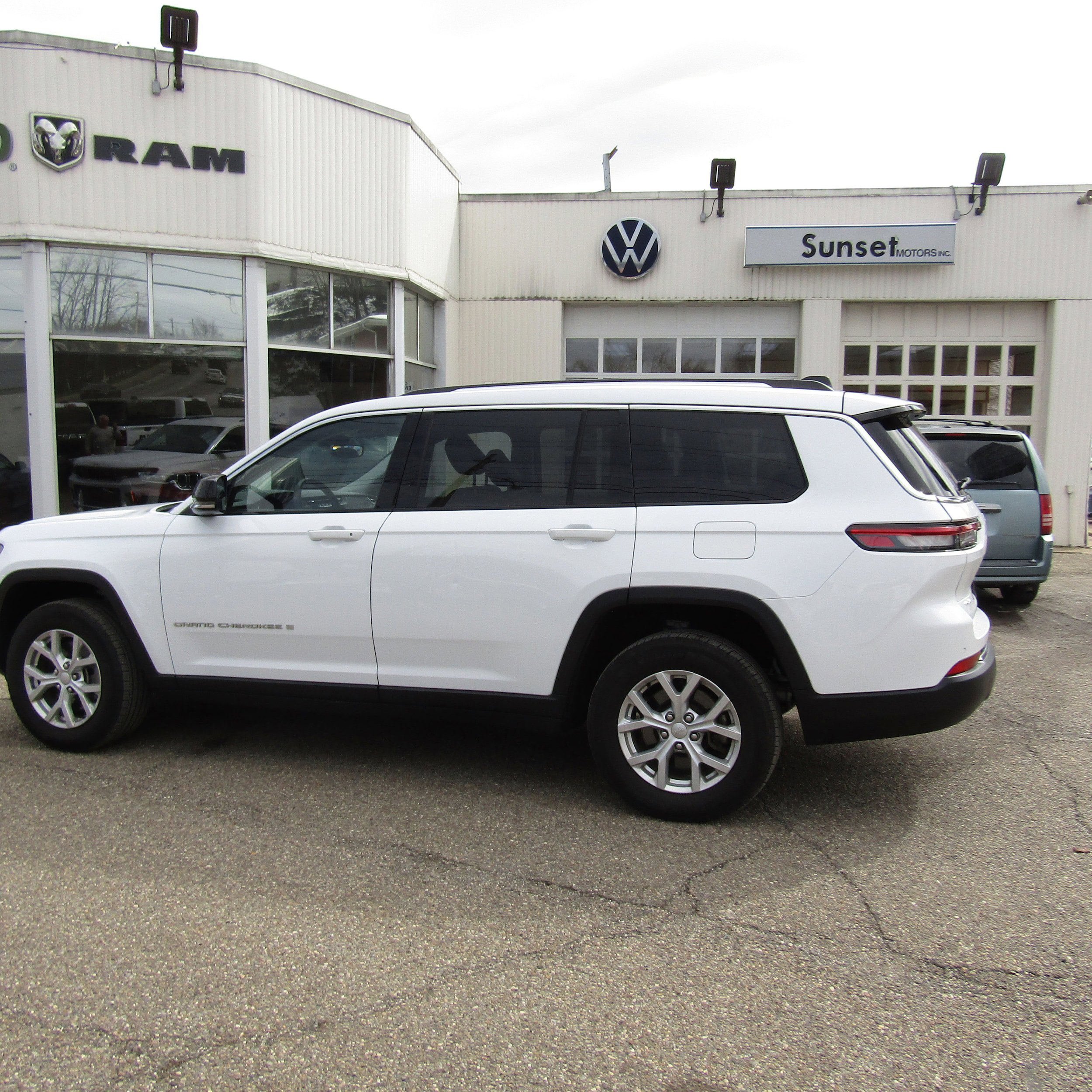 Used 2023 Jeep Grand Cherokee L Limited
