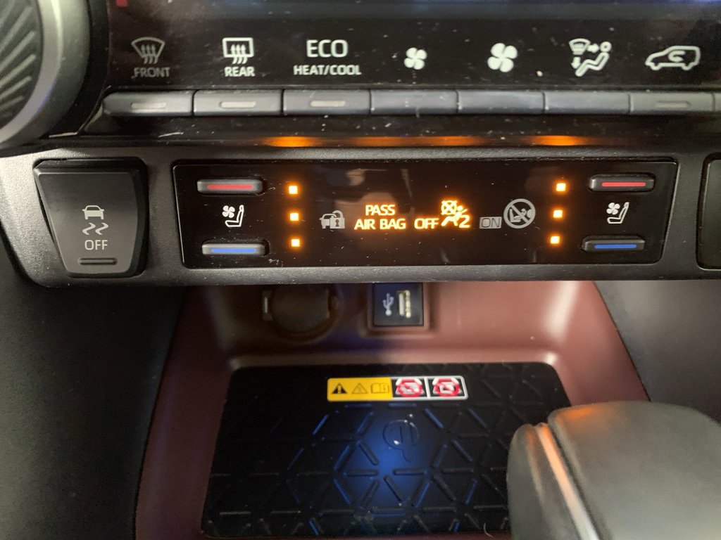 Used 2023 Toyota RAV4 Limited image 30